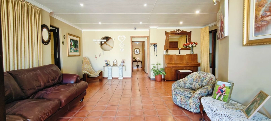 7 Bedroom Property for Sale in Bayview Western Cape